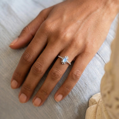 LUNARA — Moonstone ring   Rings Starry Cradles