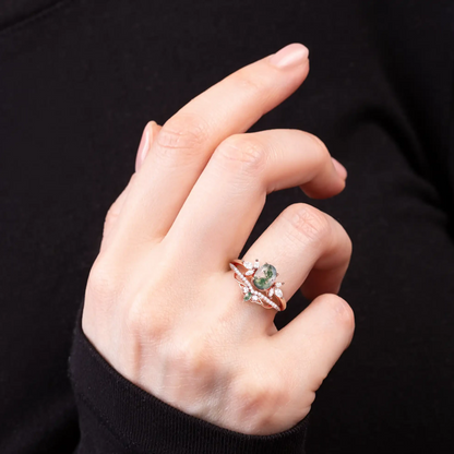 Ring set with Moss Agate on a woman's hand