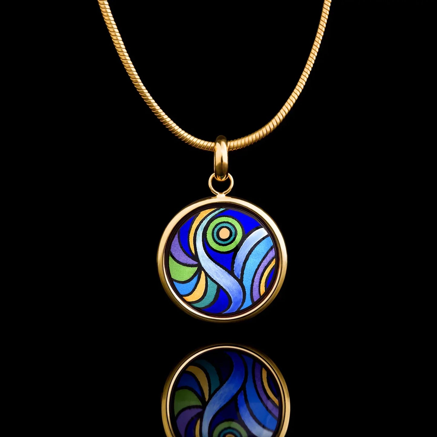 Starry Night round necklace inspired by Van Gogh’s masterpiece, featuring an enamel design perfect for art and luxury jewelry lovers.
