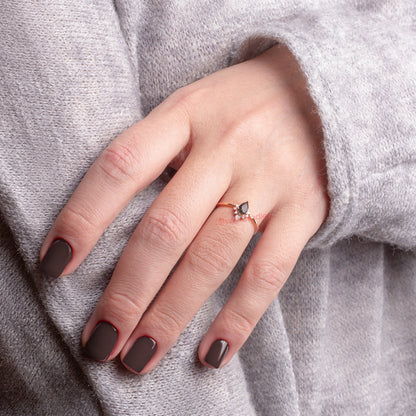 Black Rutilated Quartz & White Topaz ring on a woman hand